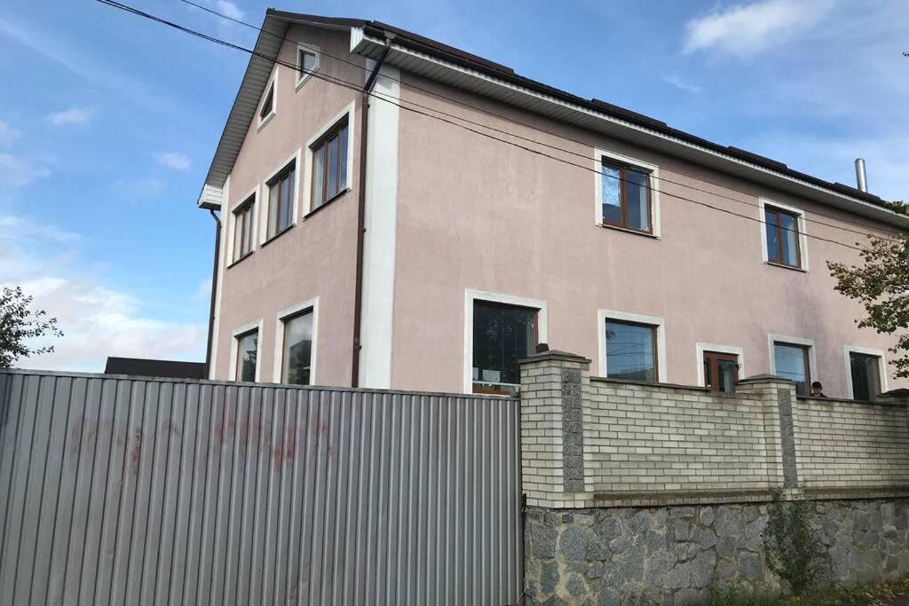 Зручне Помешкання В Центрі Міста Саме Для Вас. Berdychiv Exterior photo